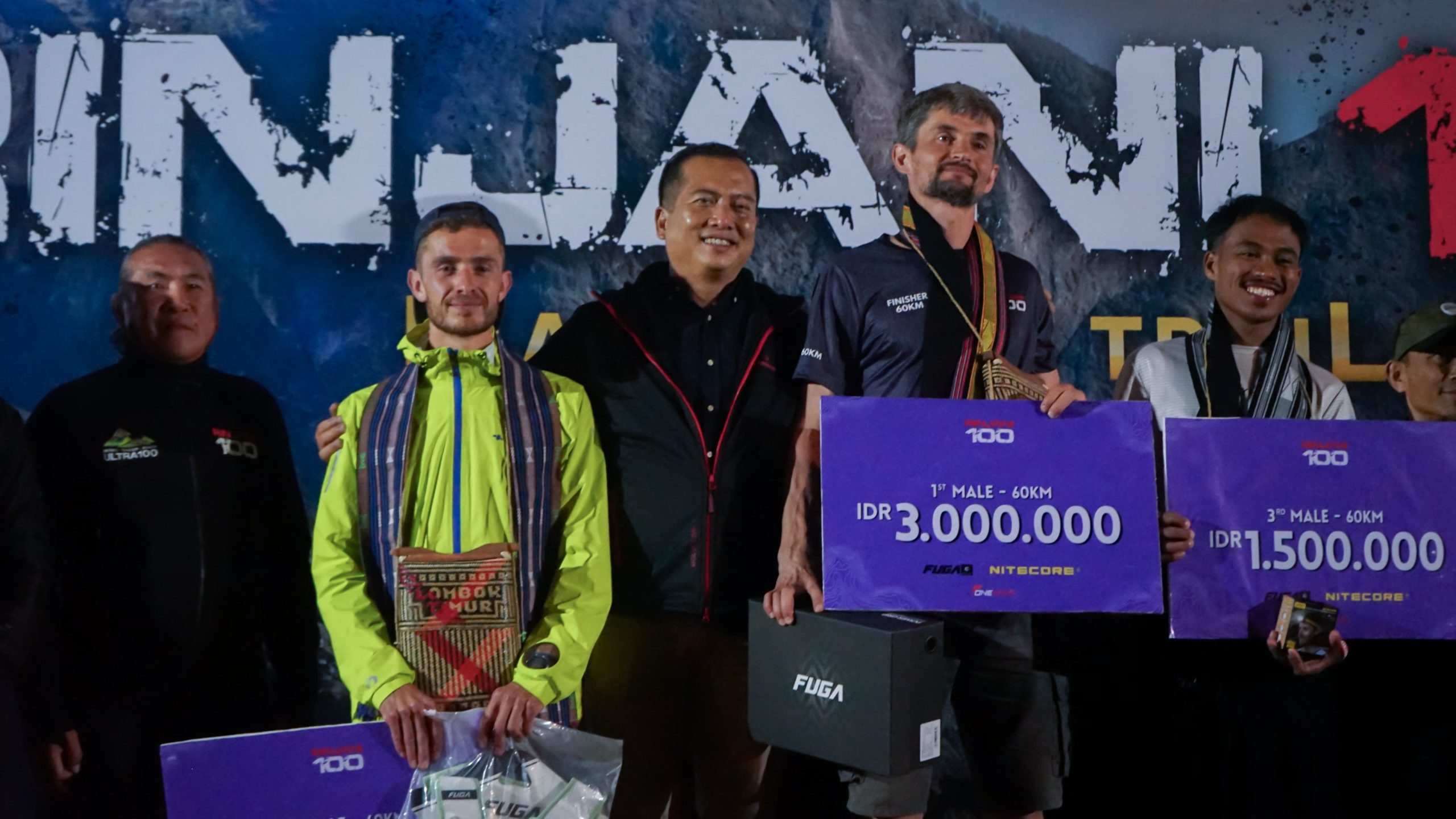 Gubernur Iqbal Serahkan Tropi Rinjani 100, Janji Besarkan Festival Kelas Dunia Tahun Depan