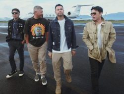 The Dudas Minus One Bikin Geger Bima! Ariel Noah Cs Diserbu Emak-Emak di Bandara