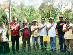 Bank NTB Syariah Lakukan Penanaman Pohon dan Launching Produk Proklim Mart di Kampung Iklim Joben Lestari