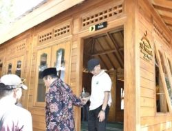 Bank NTB Syariah membangun Musholla di kawasan wisata Pantai Nipah Lombok Utara