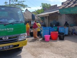 Bank NTB Syariah Salurkan Bantuan Air Bersih di Desa Sekaroh Melalui Mobil Tangki Air, Wujud Kepedulian terhadap Krisis Air Bersih
