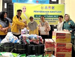 Sari Yuliati Serahkan Bantuan kepada Warga Terdampak Banjir di Kota Mataram
