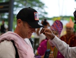 Sebelum Balapan, Rider MotoGP Mandalika 2025 Jalani Ritual Adat Sembeq