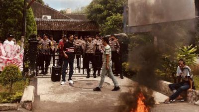 Masyarakat NTB Tak Akan Berhenti Gelar Unjuk Rasa Sampai KPK Panggil Senator MRF dan MMF Terkait Dugaan Suap