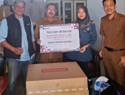 Telkom Bima Serahkan Perangkat AND untuk Dukung Pendidikan Digital di SMAN 2 Manggelewa