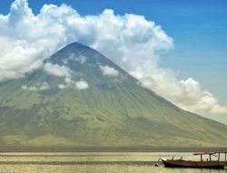 Aktivitas Meningkat, Gunung Sangeang Naik Status Jadi Waspada