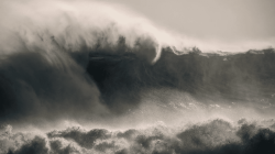 BMKG Peringatkan Cuaca Ekstrem dan Gelombang Tinggi di NTB