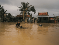 Pemprov NTB Imbau Warga Waspada Cuaca Ekstrem, Utamakan Keselamatan Jiwa