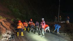 Longsor Tutup Jalur Pusuk Sembalun, Tim Gabungan Bergerak Cepat Buka Akses