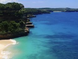 Tanjung Porok: Pantai Sepi dengan Panorama Dramatis di Lombok Timur