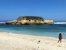 Pantai Kura-Kura Jerowaru: Surga Tersembunyi dengan Bentuk Alam Unik di Lombok Timur