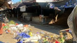 Bau Sampah Menyengat di Pasar Cakra, Pemkot Mataram Tak Kunjung Bertindak