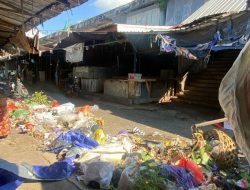 Bau Sampah Menyengat di Pasar Cakra, Pemkot Mataram Tak Kunjung Bertindak