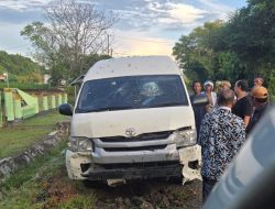 Mobil Dinas Pemkab Lombok Barat Kecelakaan di Sumbawa, Ternyata Mati Pajak dan Diduga Menuju Agenda MUSDA PAN Bima