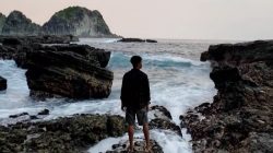 Pantai Penggantung, Hidden Gem Eksotis di Selatan Lombok Tengah