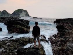 Pantai Penggantung, Hidden Gem Eksotis di Selatan Lombok Tengah