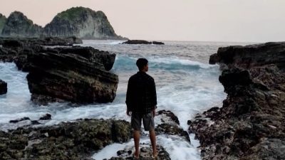 Pantai Penggantung, Hidden Gem Eksotis di Selatan Lombok Tengah