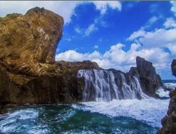 Pantai Nambung Lombok: Surga Tersembunyi dengan Air Terjun Asin yang Langka
