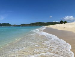 Pantai Transat Lombok: Surga Sunyi dengan Air Laut Jernih di Sekotong