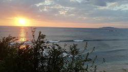 Pantai Teluk Borok, Pesona Teluk Tenang dengan Sunset Memikat di Lombok Utara