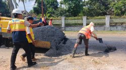 Baru Dibentuk, TRC Infrastruktur NTB Langsung Bergerak Perbaiki Jalan Kuripan–Kediri