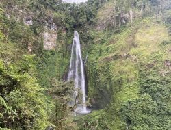 Tiu Sekeper, Air Terjun Tertinggi di Lombok Utara yang Memikat Para Petualang